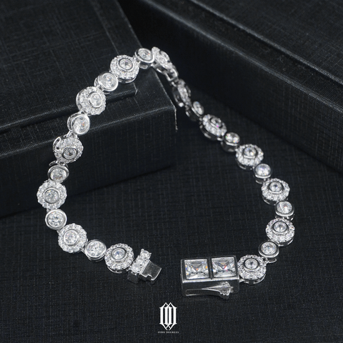 Clustered Round Brilliant Bracelet - White Gold