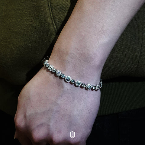 Clustered Round Brilliant Bracelet - White Gold