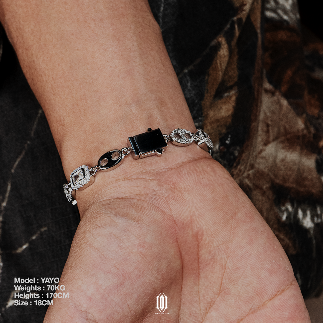 Clustered Blue G Link Bracelet - White Gold