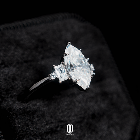 VVS Moissanite Amelia Ring - White Gold