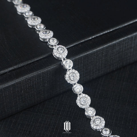 Clustered Round Brilliant Bracelet - White Gold